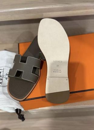 Шльопанці hermes