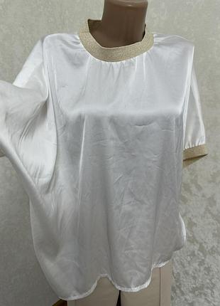 Атласна блуза футболка топ з красивими манжетами італія