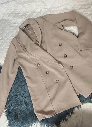 Pretty little things,крести12 кэмэл блейзер двубортный