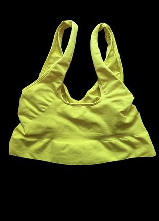 Жёлтый топ с силиконовой лентой (эффект «второй кожи»)