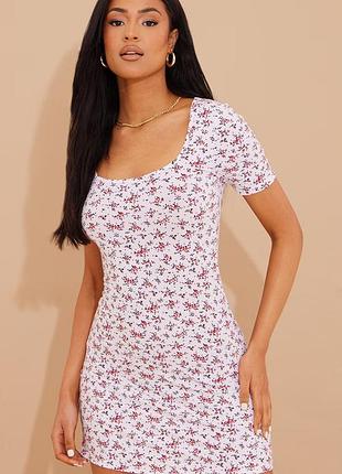Нове стильне плаття майка р. s-m у квітковий принт prettylittlething plt