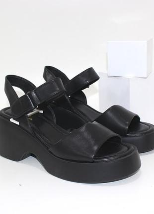 Чорні комфортні жіночі босоніжки на легкій підошві піна