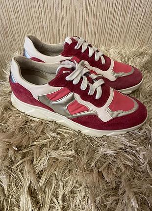 Кроссовки женские