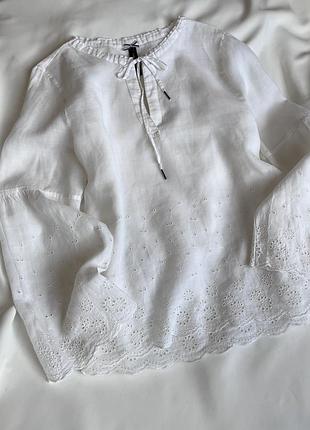 Білосніжна блуза з натуральних тканин