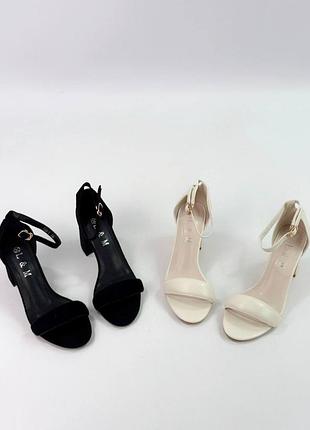 Стильні жіночі босоніжки з ремінцем у чорному та бежевому кольорі 🤩🔥