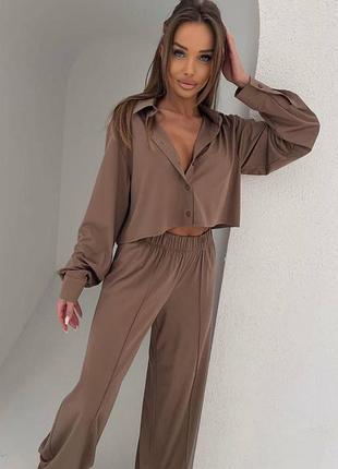 Жіночий комфортний костюм з укороченою сорочкою