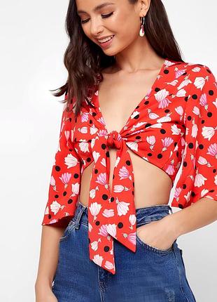 Брендовый топ на завязках "topshop" красный с цветочным принтом. размер uk6/eur34.