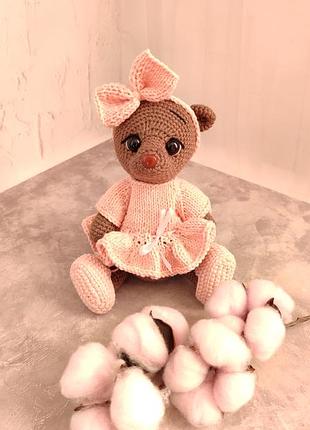 Игрушка ручной работы мишка в розовом платье
