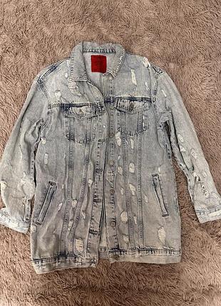 Подовжена джинсова куртка pull and bear