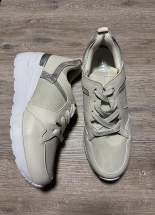 Кросівки жіночі світлі  mtng