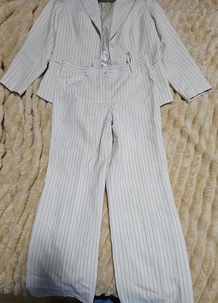 Брючний костюм