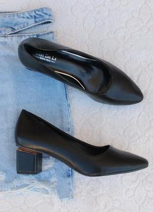 Шикарні чорні туфлі 36 розміру