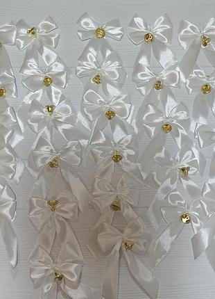 Брошки для випускників