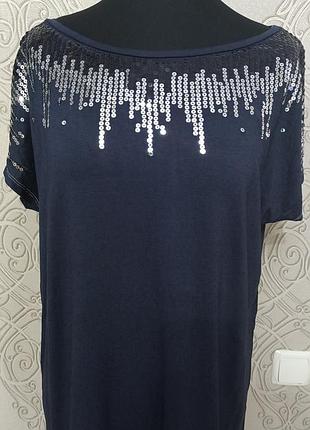 Футболка большого размера.