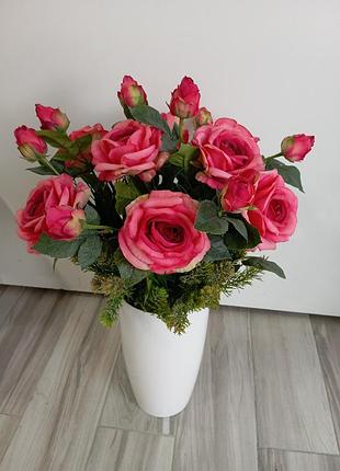 Декоративная композиция 🌹
розы латексные deluxe - 8 штук 
материал: латекс;