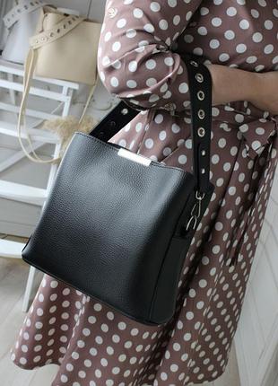 Жіноча стильна та якісна сумка з еко шкіри чорна