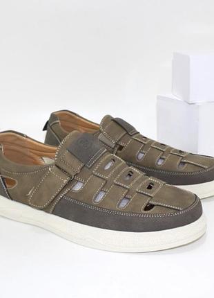 Коричневі чоловічі літні туфлі сандалі на липучці