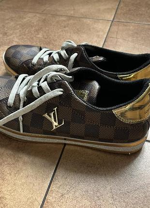Стильні кросівки lv р.36 ( 23см)