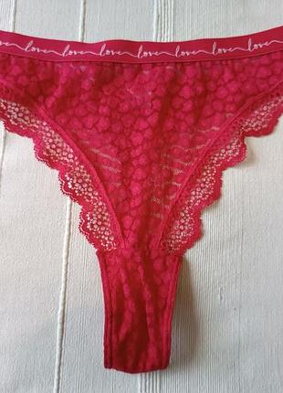 Красно-малиновые кружевные трусики стринги marks & spencer