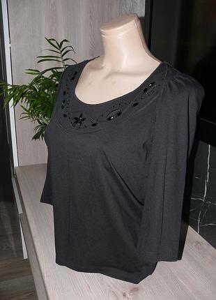 Кофтинка гарненька з вишивкою