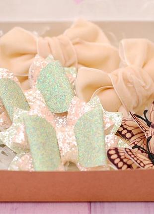 Подарунковий набір прикрас у бежевому кольорі