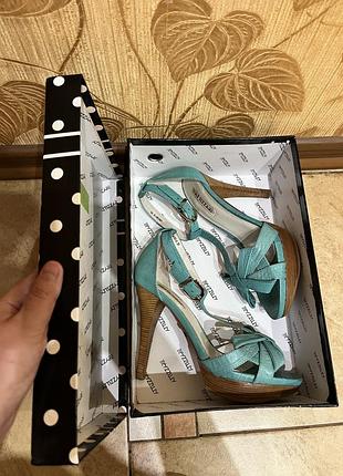 Шкіряні босоніжки,босоніжки на каблуку,туфлі