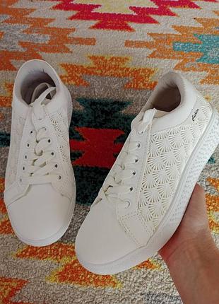 Гарні кросівки