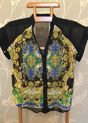 Дуже красива та стильна брендова блузка у візерунках.