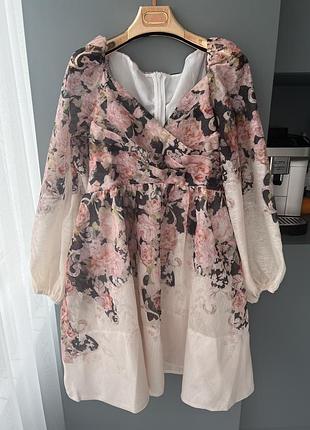 Шелковое платье в красивый цветочный принт