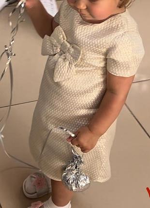 Нарядна сукня на дівчинку 3 роки