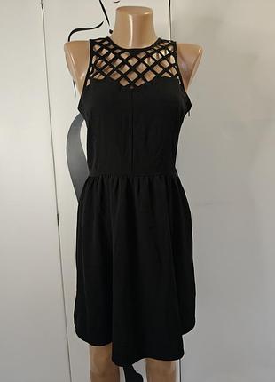 Красивое платье черного цвета