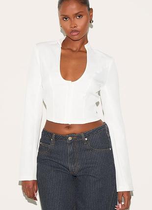 Біла сорочка з головним горийом prettylittlething розмір 40