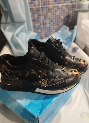 Кросівки в квітах