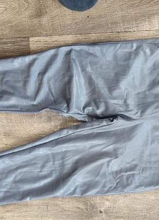 Лосины серые, кожо заменитель, хорошего качества, новые, тянутся очень хорошо, теплые, с мехом