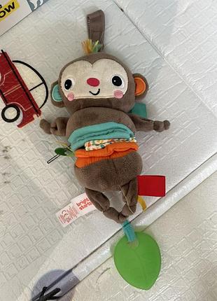 Музыкальная игрушка на коляску или кроватку