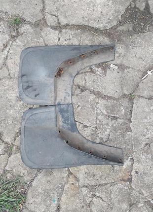 Брызговик на авто