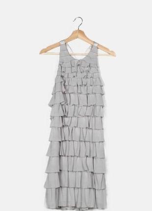 Гарна сукня з воланами