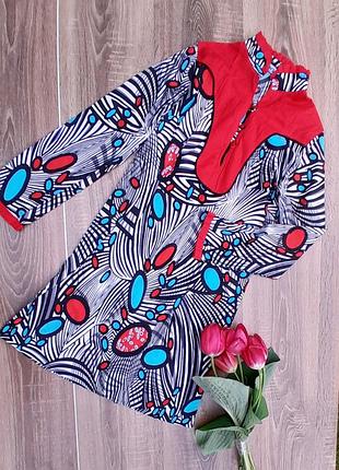 Яскраве стильне плаття на довгий рукав, комір стійка