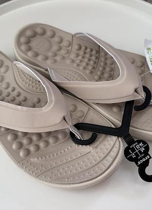 Шльопанці вʼєтнамки crocs reviva flip w