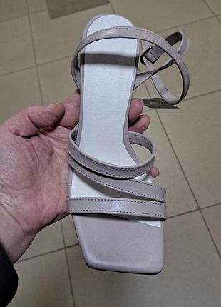 Жіночі елегантні шкіряні босоніжки 38 р