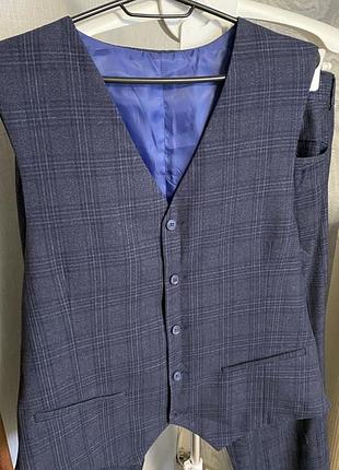 Жилет чоловічий костюмний
