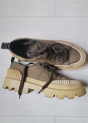 Кеди, черевики