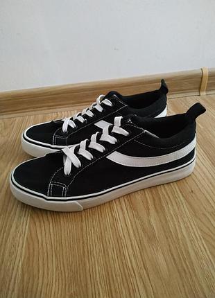 Кеды черно белые