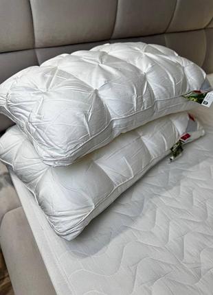 Анатомічна подушка мʼяка та неймовірно комфортна