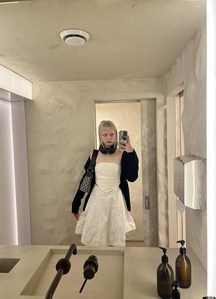 Біла спідниця на завʼязці