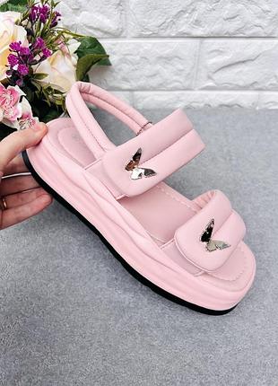 Бомбезні рожеві босоніжки