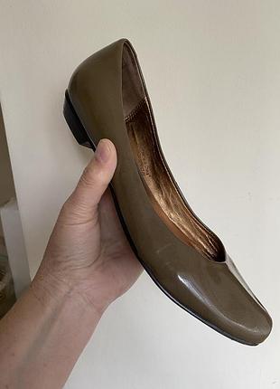 Туфлі лаковані