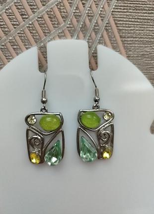 Красивые серьги с камнями