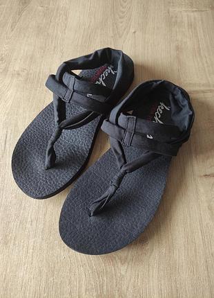 Фірмові жіночі сандалі skechers, р.40