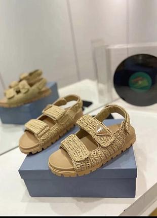 Сандалі плетені prada